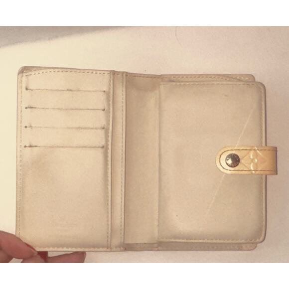 Louis Vuitton Vernis Yellow Kisslock Wallet – Authentic Patent Leather pre-owned - Picture 10 of 14